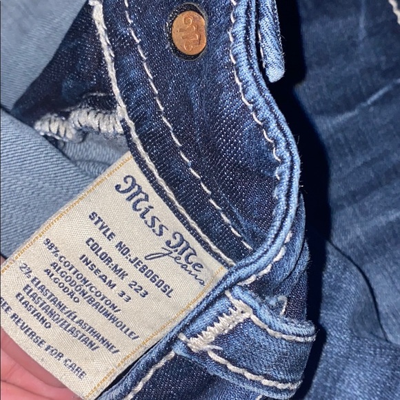 Miss Me Signature Skinny - Picture 8 of 9